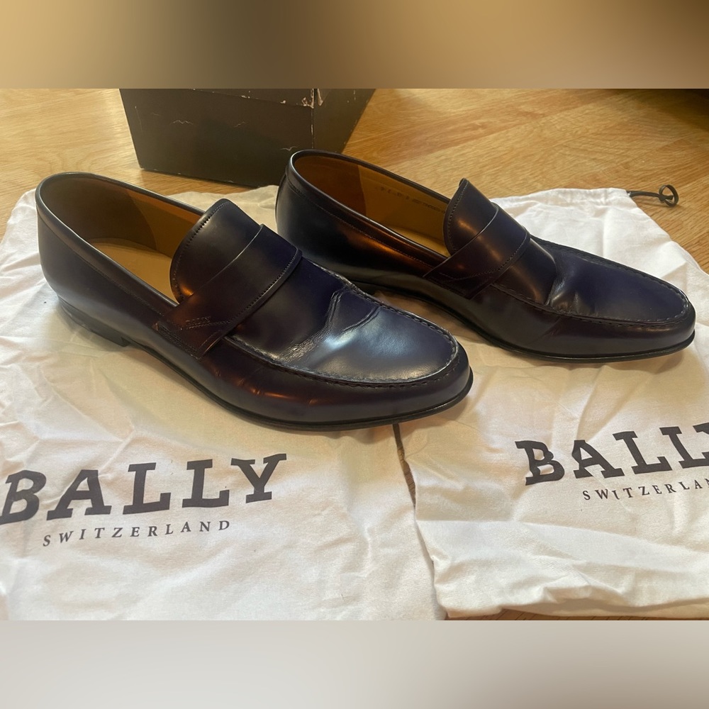 Beautiful mens blue Bally loafers Sz. 10.5 D.